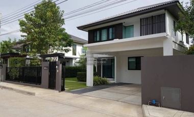 Casa en alquiler de 4 habitaciones en Bang Phli, Samut Prakan
