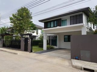 Casa en alquiler de 4 habitaciones en Bang Phli, Samut Prakan