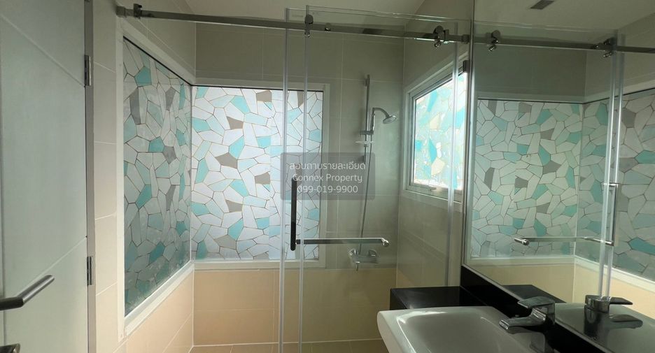 For rent 2 bedrooms condo in Phra Khanong, Bangkok
