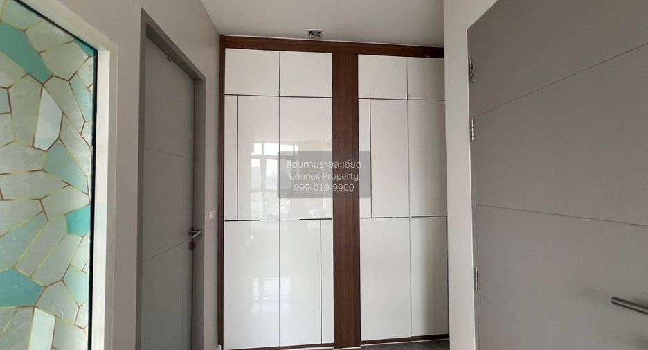 For rent 2 bedrooms condo in Phra Khanong, Bangkok