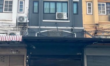 À louer 4 chambres maison de ville à Mueang Samut Prakan, Samut Prakan