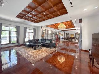 For rent 5 bedrooms villa in Na Jomtien, Pattaya
