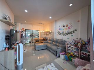 Casa adosada en alquiler de 3 habitaciones en Bang Kruai, Nonthaburi