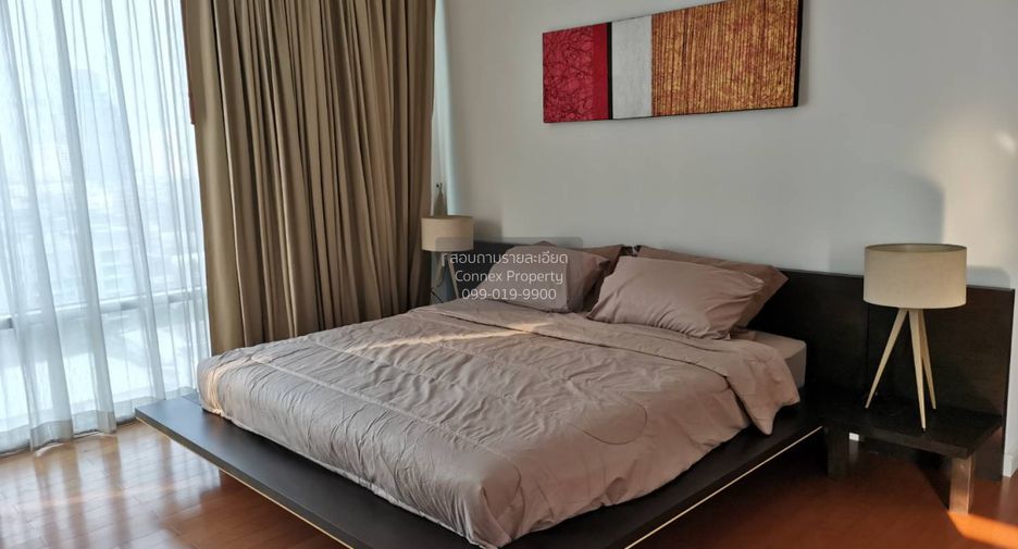 For rent 3 bedrooms condo in Khlong Toei, Bangkok