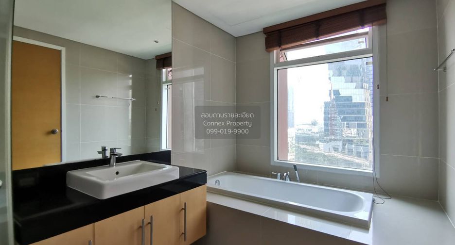 For rent 3 bedrooms condo in Khlong Toei, Bangkok