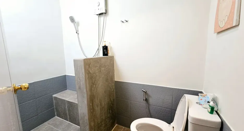 For rent 3 bedrooms townhouse in Phra Khanong, Bangkok