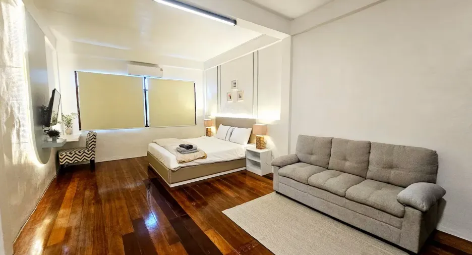 For rent 3 bedrooms townhouse in Phra Khanong, Bangkok