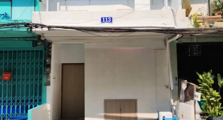For rent 3 bedrooms townhouse in Phra Khanong, Bangkok
