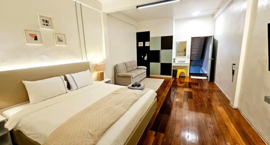 For rent 3 bedrooms townhouse in Phra Khanong, Bangkok