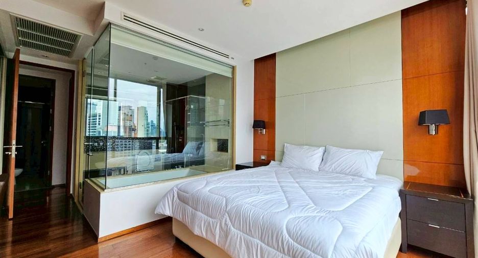 For rent 2 bedrooms condo in Khlong Toei, Bangkok
