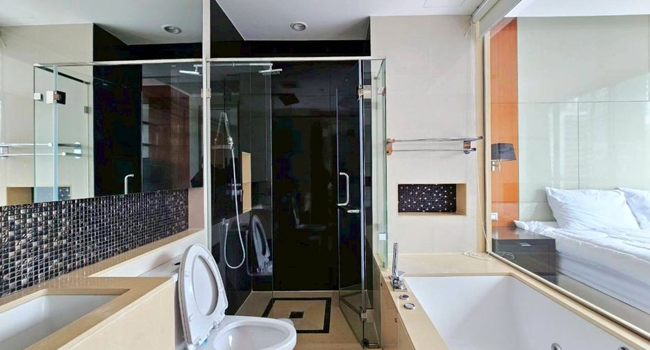 For rent 2 bedrooms condo in Khlong Toei, Bangkok