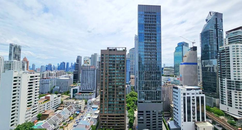 For rent 2 bedrooms condo in Khlong Toei, Bangkok
