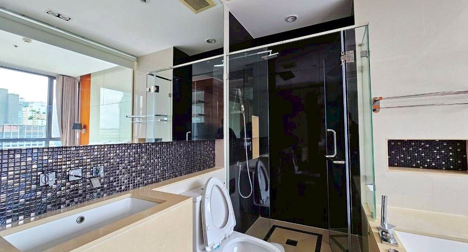 For rent 2 bedrooms condo in Khlong Toei, Bangkok