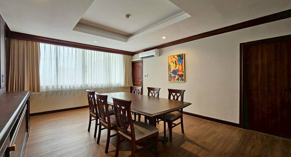 For rent 4 bedrooms condo in Watthana, Bangkok