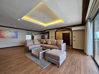 For rent 4 bedrooms condo in Watthana, Bangkok