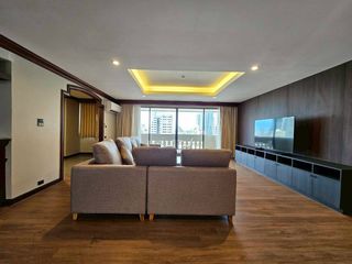 For rent 4 bedrooms condo in Watthana, Bangkok