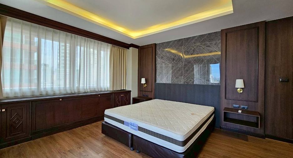 For rent 4 bedrooms condo in Watthana, Bangkok