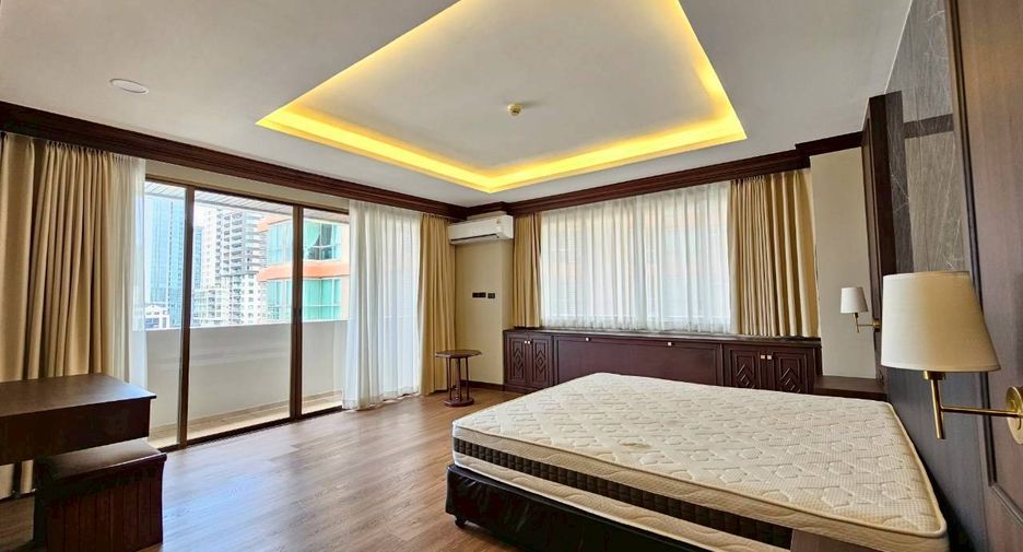 For rent 4 bedrooms condo in Watthana, Bangkok