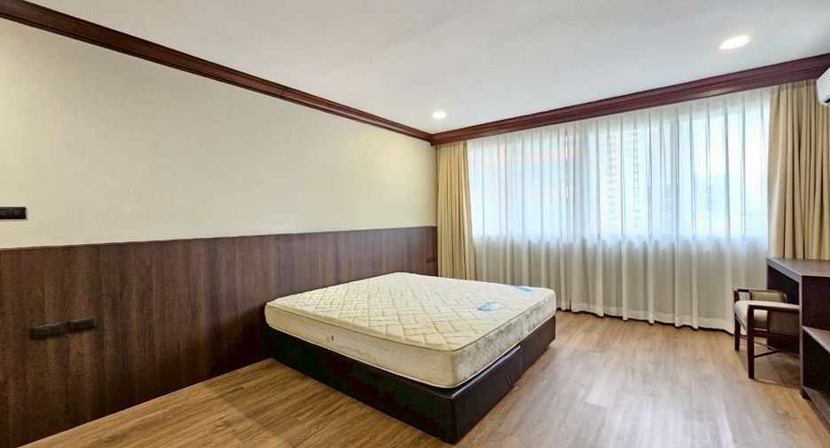 For rent 4 bedrooms condo in Watthana, Bangkok