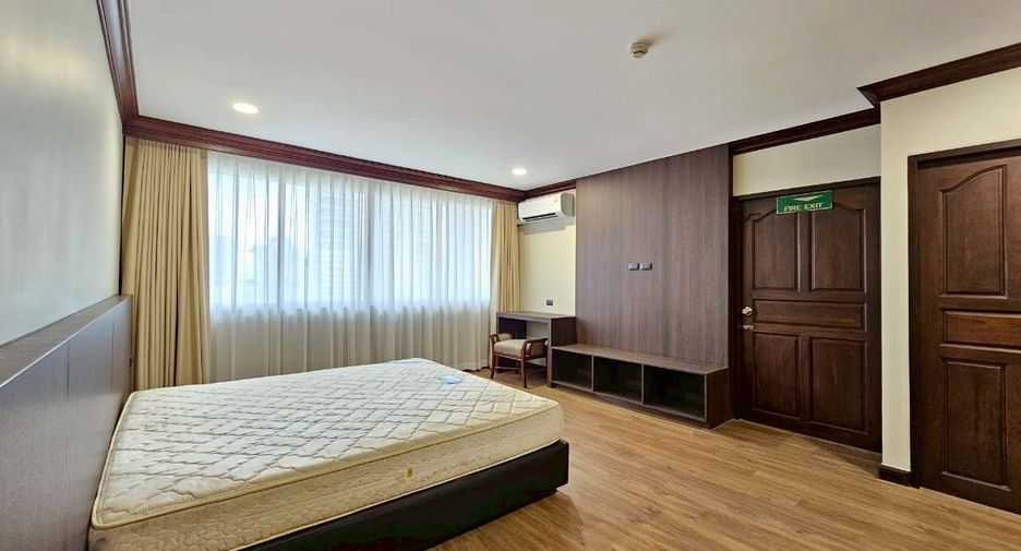 For rent 4 bedrooms condo in Watthana, Bangkok
