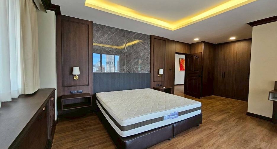 For rent 4 bedrooms condo in Watthana, Bangkok