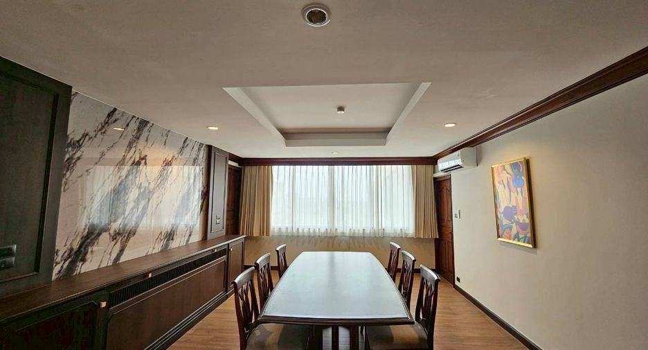 For rent 4 bedrooms condo in Watthana, Bangkok