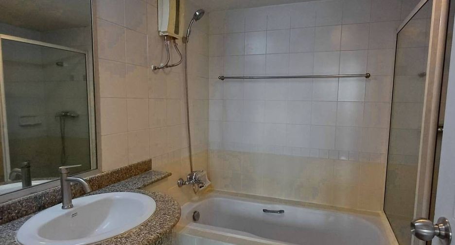 For rent 3 bedrooms apartment in Pathum Wan, Bangkok