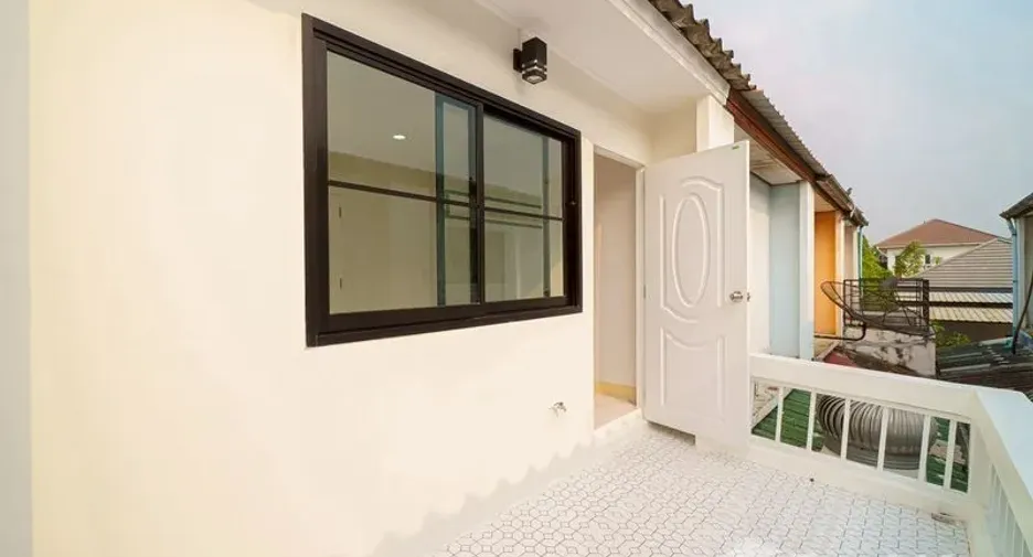 For sale 3 bedrooms townhouse in Sai Noi, Nonthaburi