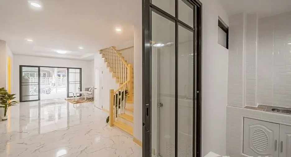 For sale 3 bedrooms townhouse in Sai Noi, Nonthaburi