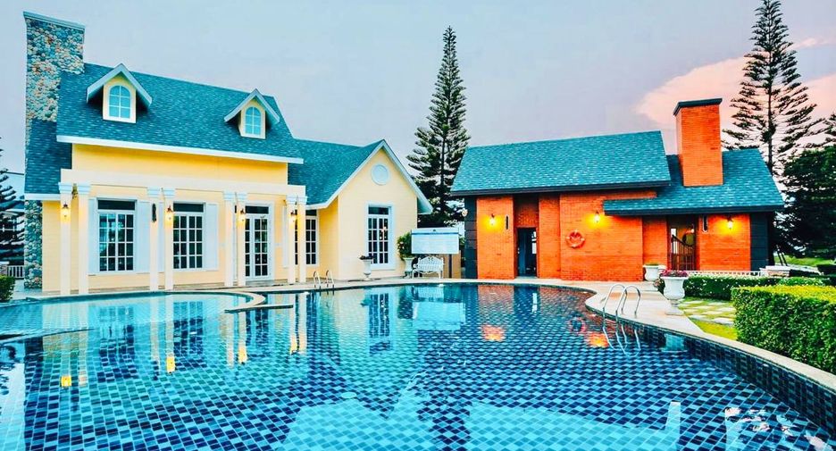 For sale 3 bedrooms townhouse in Huay Yai, Pattaya