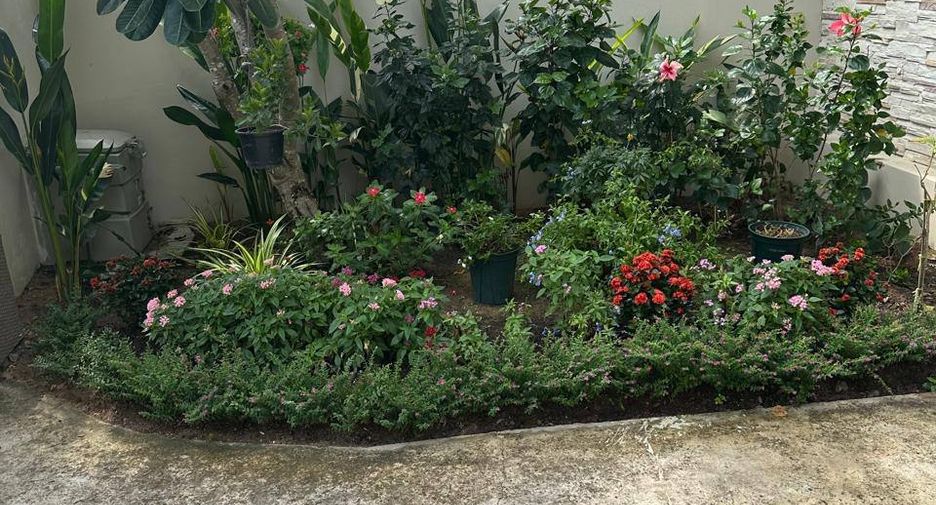 For sale 3 bedrooms townhouse in Huay Yai, Pattaya