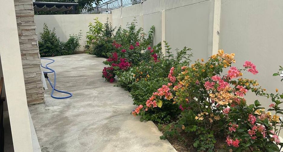 For sale 3 bedrooms townhouse in Huay Yai, Pattaya