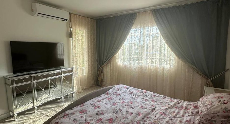 For sale 3 bedrooms townhouse in Huay Yai, Pattaya
