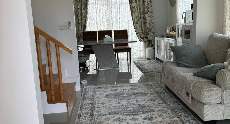 For sale 3 bedrooms townhouse in Huay Yai, Pattaya