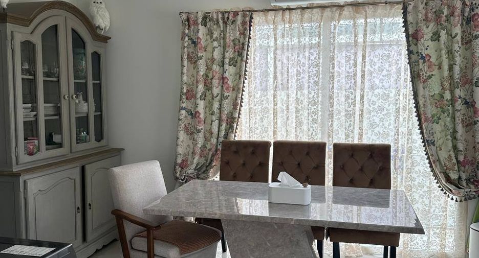 For sale 3 bedrooms townhouse in Huay Yai, Pattaya