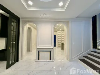 Casa en venta y en alquiler de 4 habitaciones en Bang Khun Thian, Bangkok