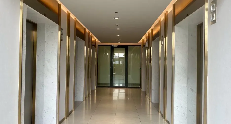 For sale 2 ベッドルーム condo in Mueang Samut Prakan, Samut Prakan