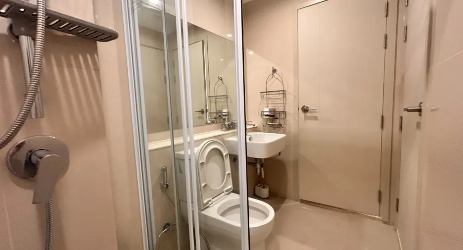 For sale 2 ベッドルーム condo in Mueang Samut Prakan, Samut Prakan