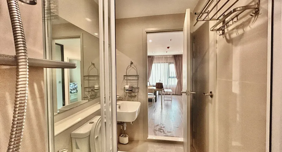 For sale 2 ベッドルーム condo in Mueang Samut Prakan, Samut Prakan