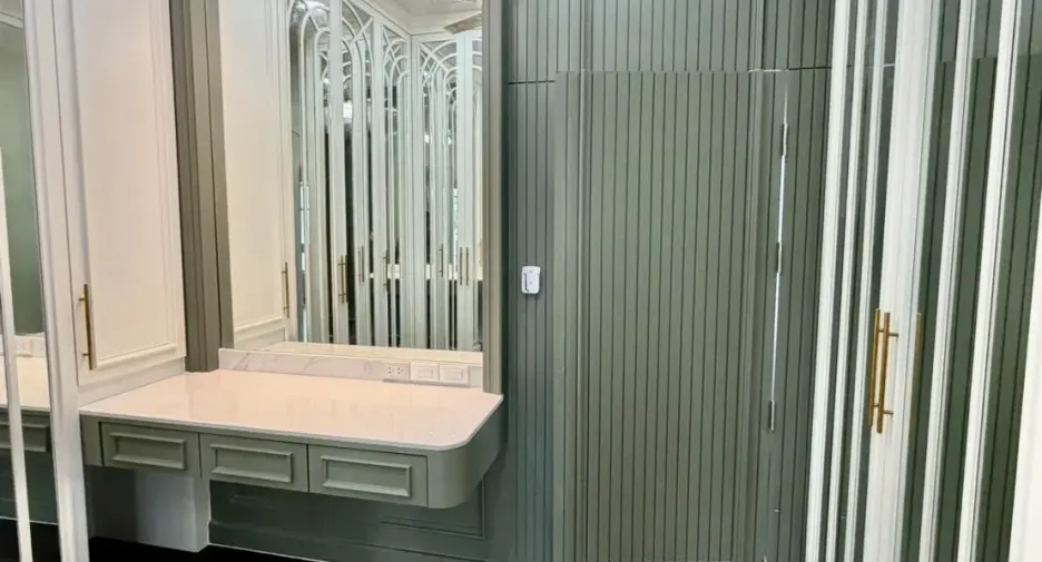 Casa en venta y en alquiler de 4 habitaciones en Bang Khun Thian, Bangkok