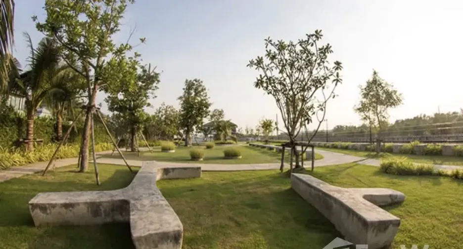 Casa en venta y en alquiler de 4 habitaciones en Bang Khun Thian, Bangkok