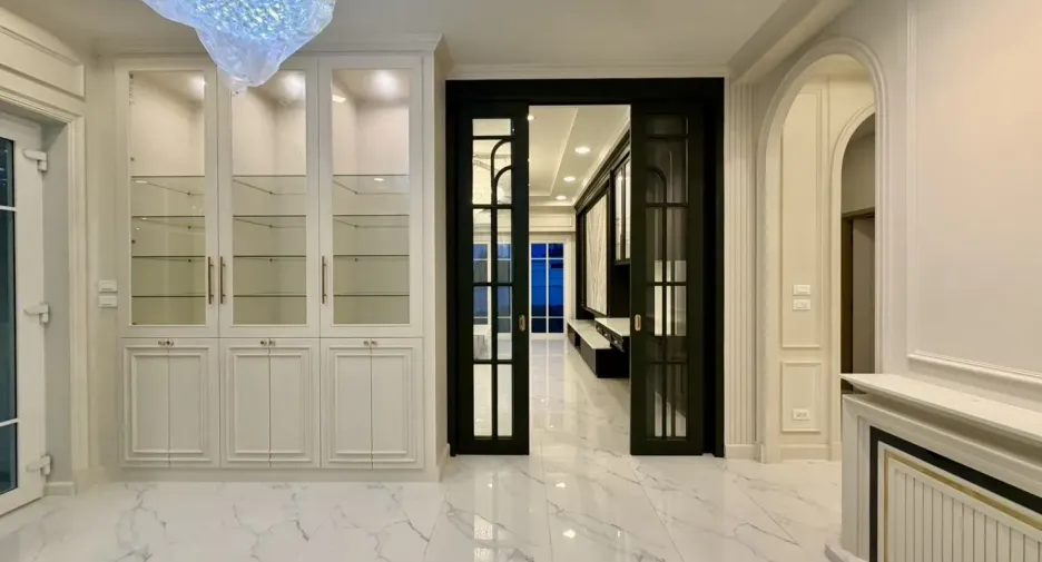 Casa en venta y en alquiler de 4 habitaciones en Bang Khun Thian, Bangkok