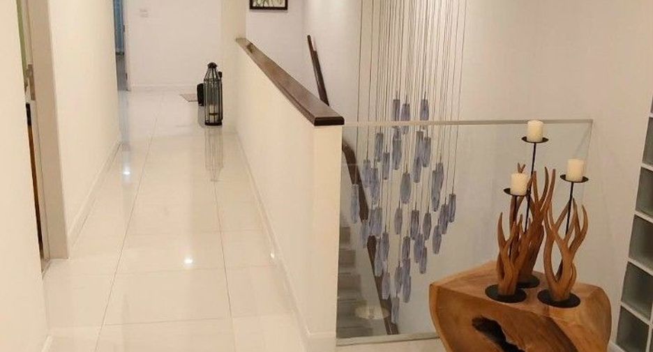 Casa en alquiler de 4 habitaciones en Saphan Sung, Bangkok