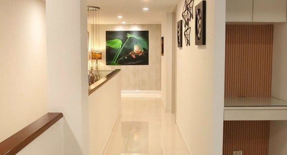 Casa en alquiler de 4 habitaciones en Saphan Sung, Bangkok