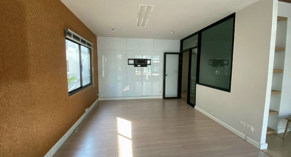 For sale and for rent 3 bedrooms townhouse in Bang Phli, Samut Prakan