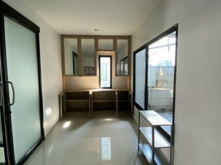 For sale and for rent 3 bedrooms townhouse in Bang Phli, Samut Prakan