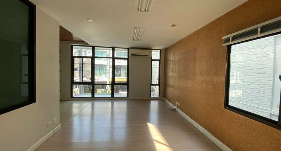 For sale and for rent 3 bedrooms townhouse in Bang Phli, Samut Prakan