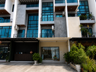À vendre 2 chambres maison de ville à Bueng Kum, Bangkok