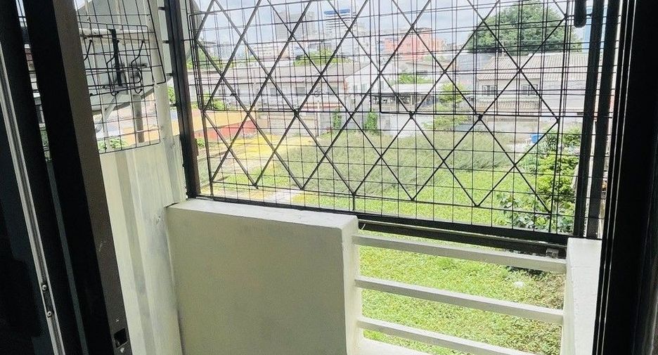 For sale studio condo in Wang Thonglang, Bangkok