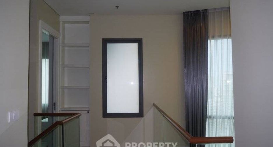 For sale 3 bedrooms condo in Khlong Toei, Bangkok